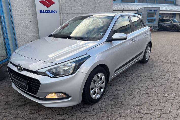 Sølv Hyundai i20 fra 2017