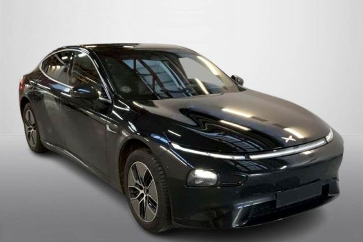 Sort Xpeng P7 fra 2024