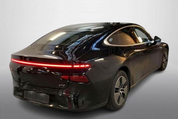 Sort Xpeng P7 fra 2024