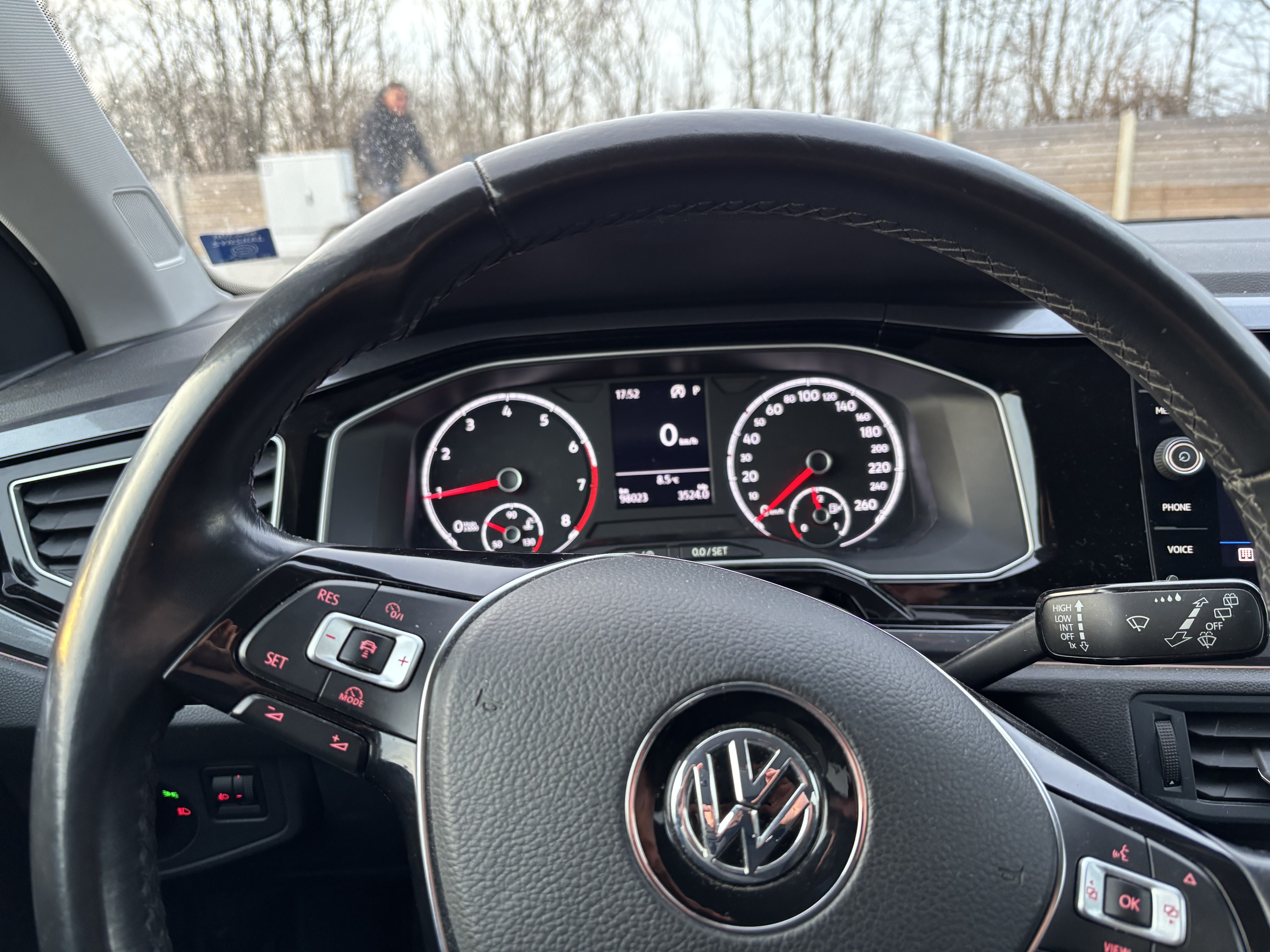 Grå VW Polo fra 2021