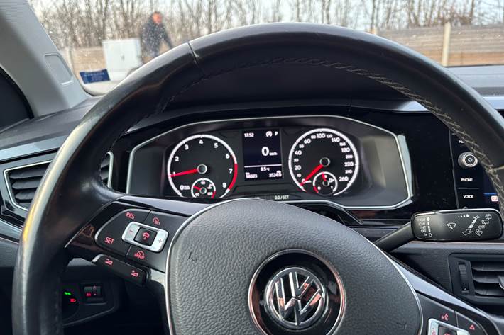 Grå VW Polo fra 2021