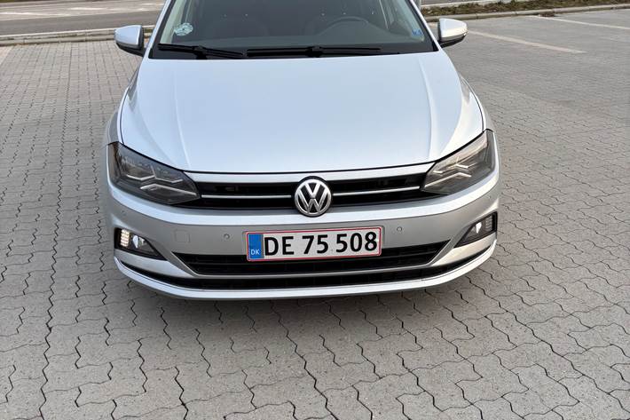 Grå VW Polo fra 2021