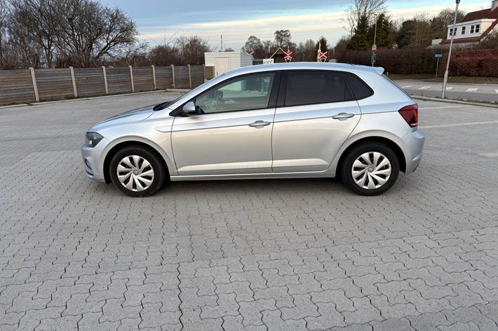 Grå VW Polo fra 2021