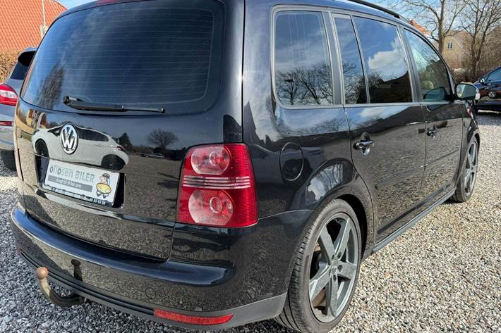 Sort VW Touran fra 2008