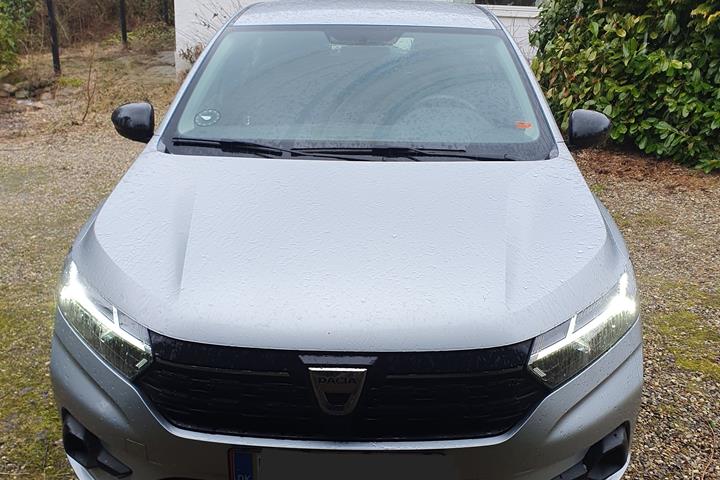 Grå Dacia Sandero fra 2021