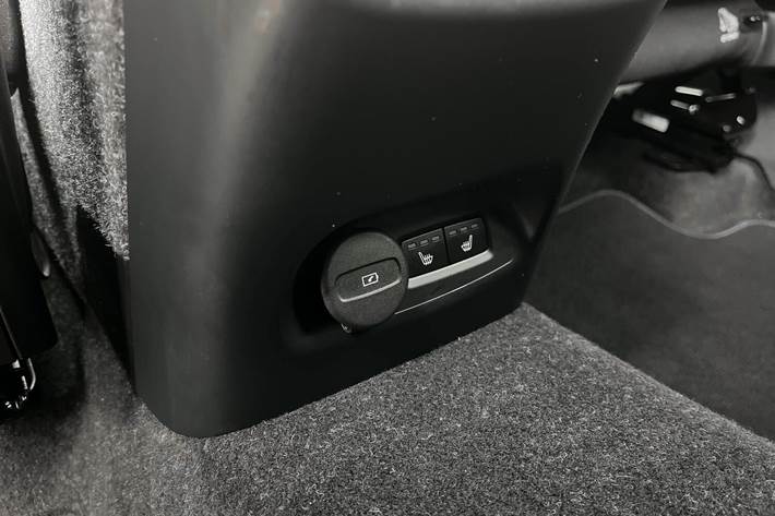 Sølv Volvo EX40 fra 2024