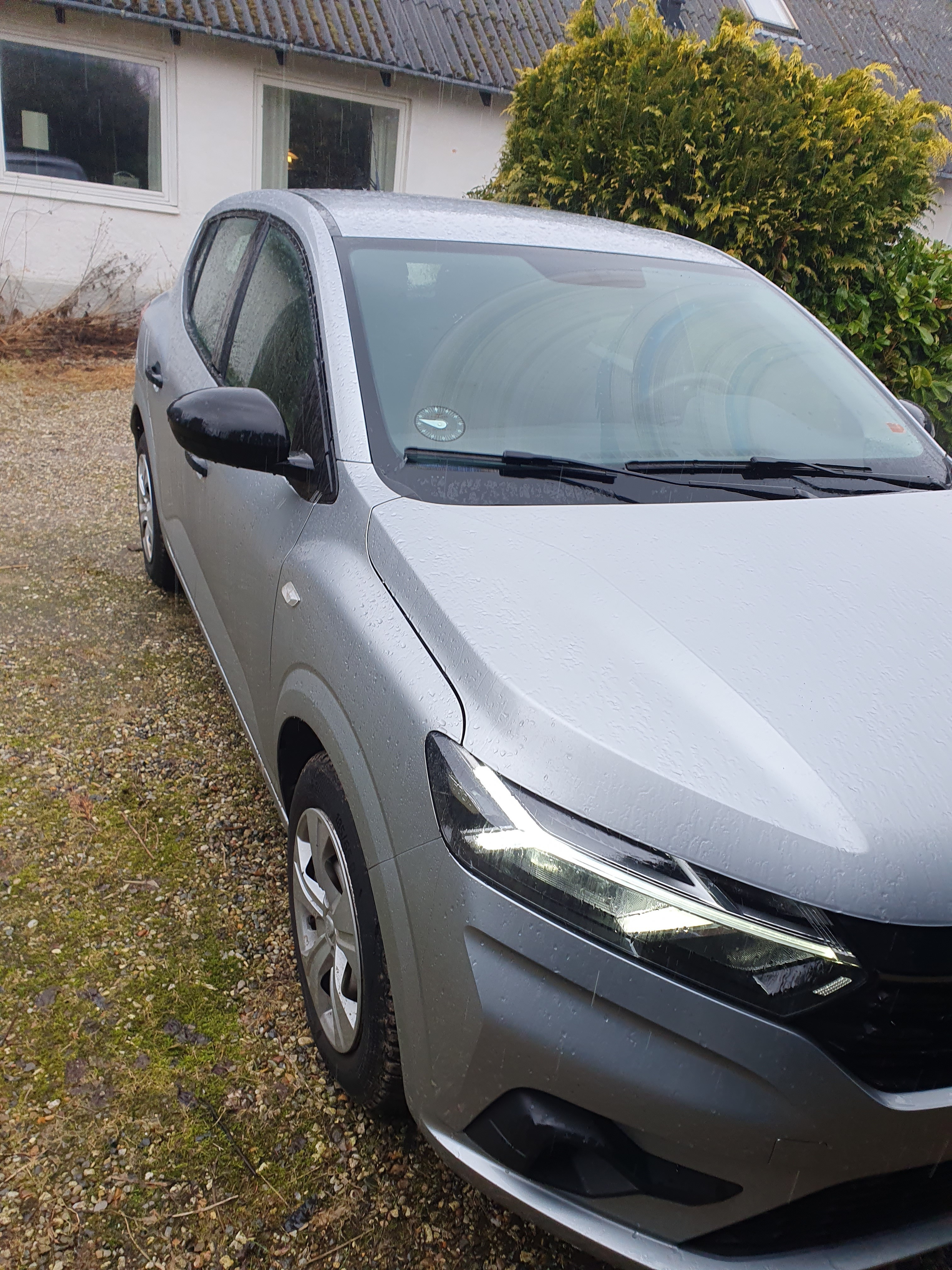 Grå Dacia Sandero fra 2021