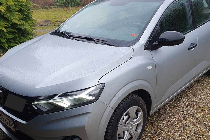 Grå Dacia Sandero fra 2021