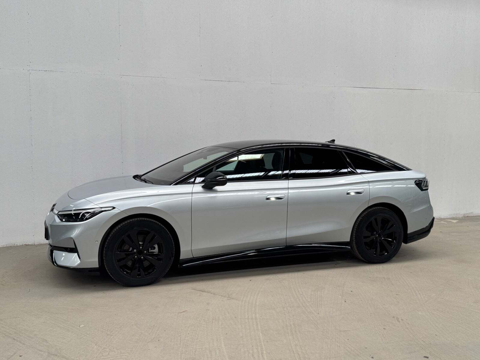 VW ID.7 77 Black Style