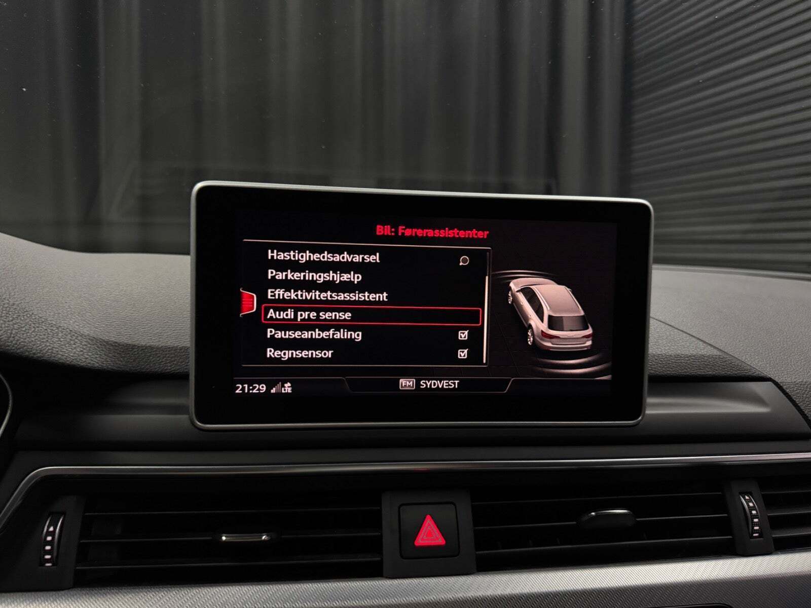 Sølv Audi A4 fra 2019