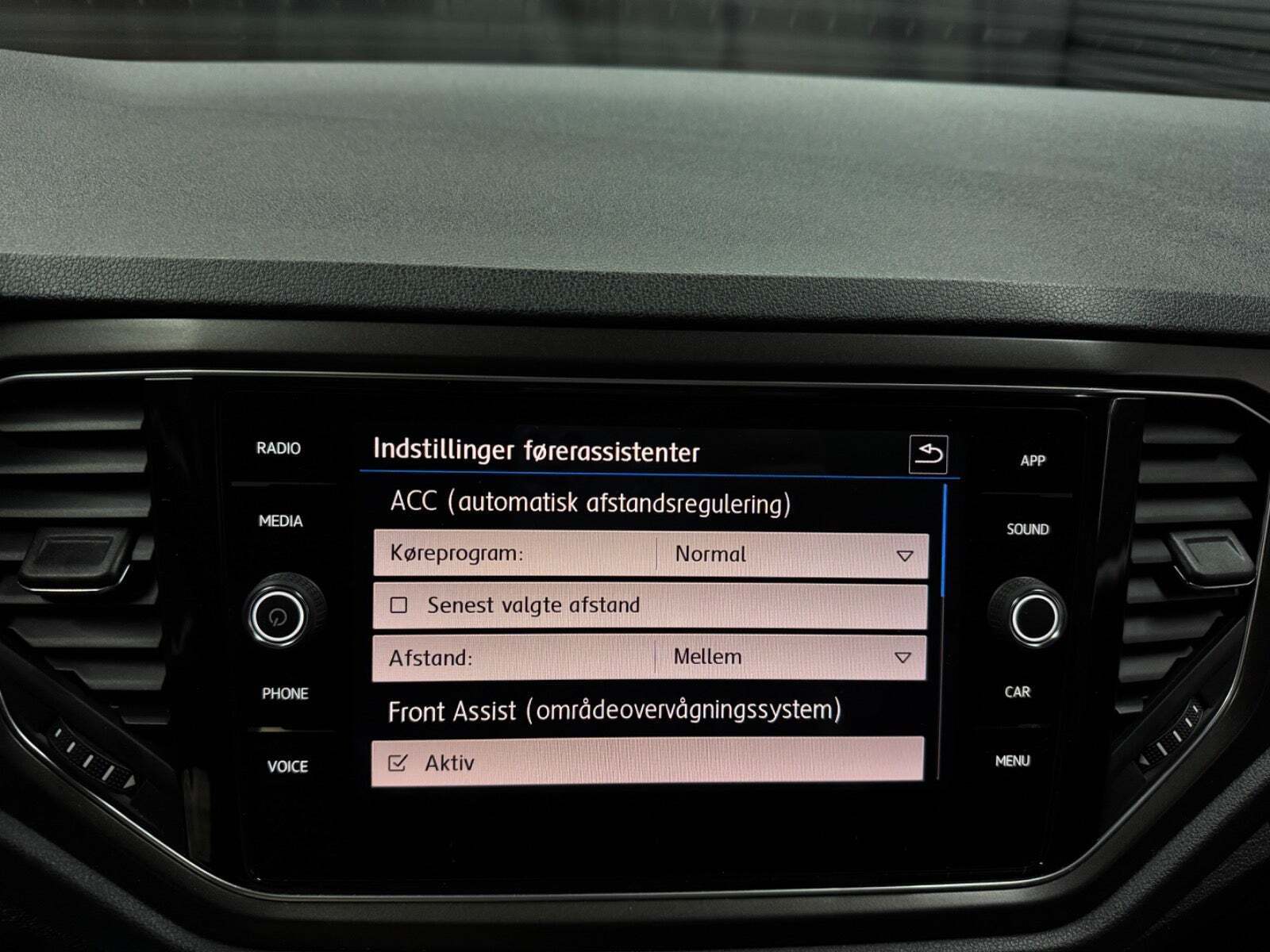 Gul VW T-Roc fra 2018