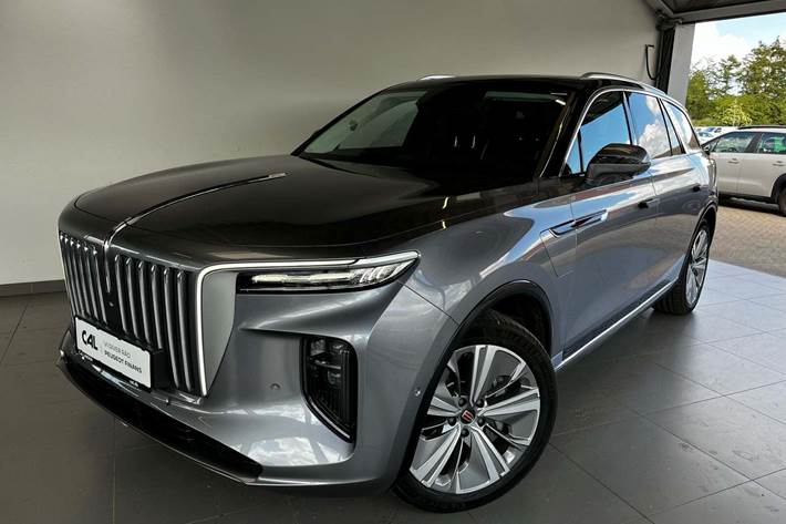 Sølv Hongqi E-HS9 fra 2024