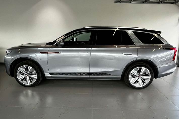 Sølv Hongqi E-HS9 fra 2024