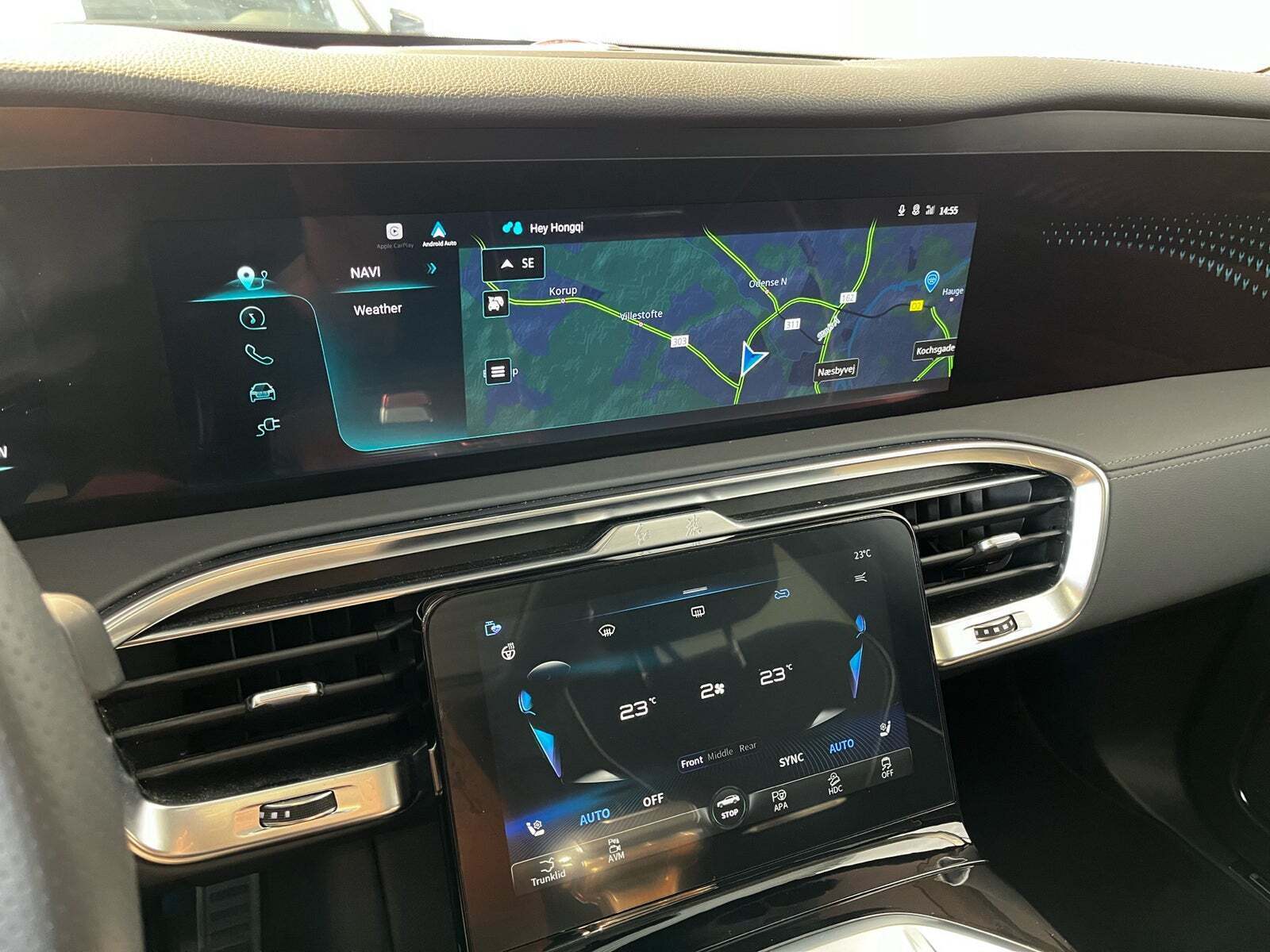 Sølv Hongqi E-HS9 fra 2024