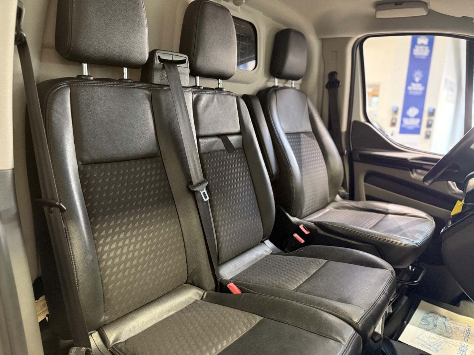 Hvid Ford Transit Custom 320L fra 2021