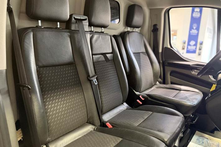 Hvid Ford Transit Custom 320L fra 2021