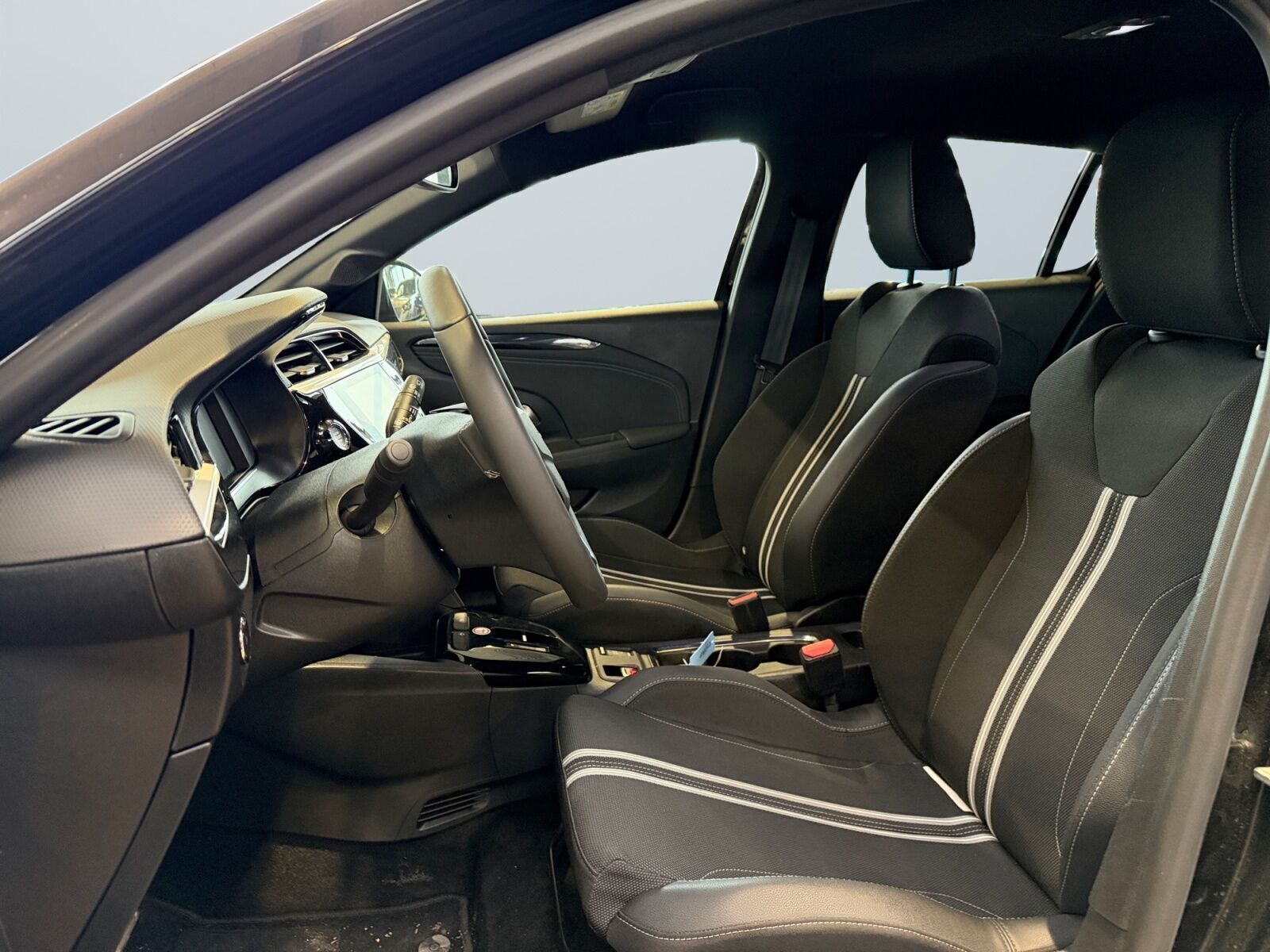 Sort Opel Corsa-e fra 2024