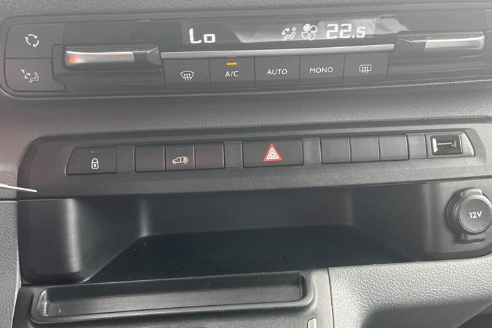 Grå Peugeot e-Expert fra 2022