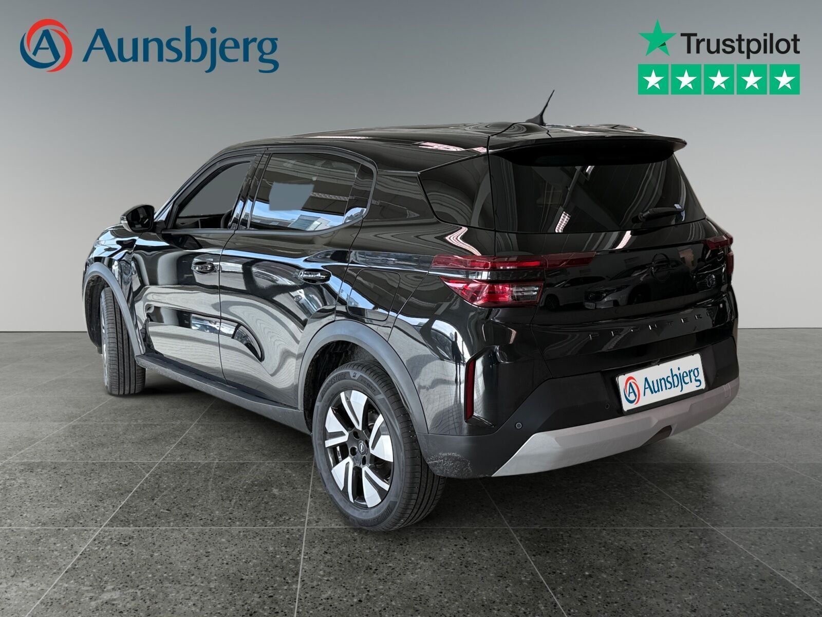 Sort Opel Frontera fra 2025