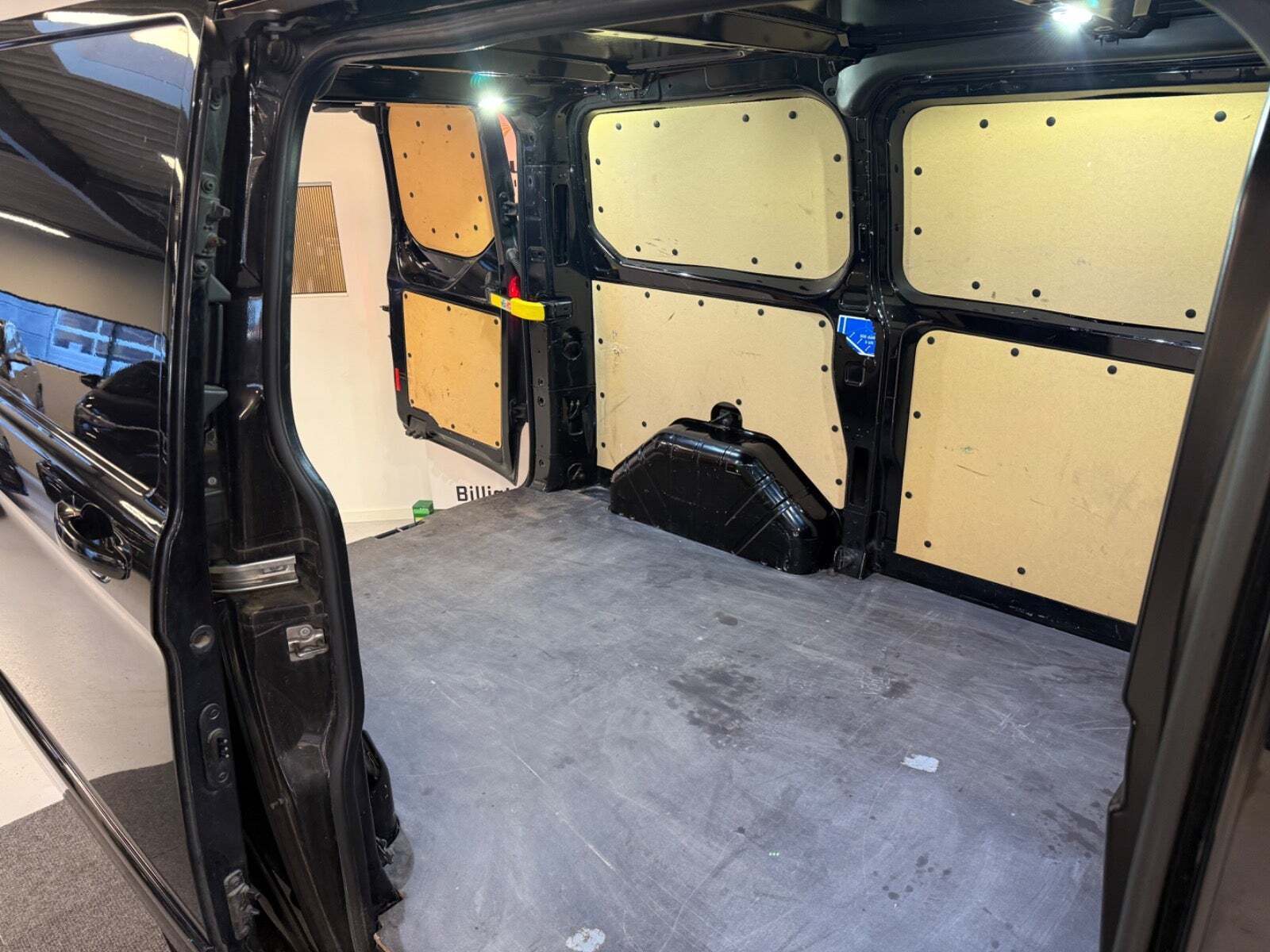 Sort Ford Transit Custom 290S fra 2017
