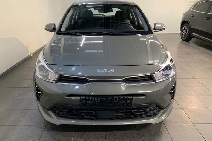 Grå Kia Rio fra 2022