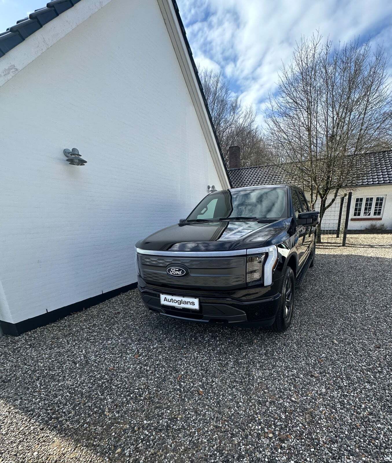 Ford F-150 131 Lightning Lariat Extended Range