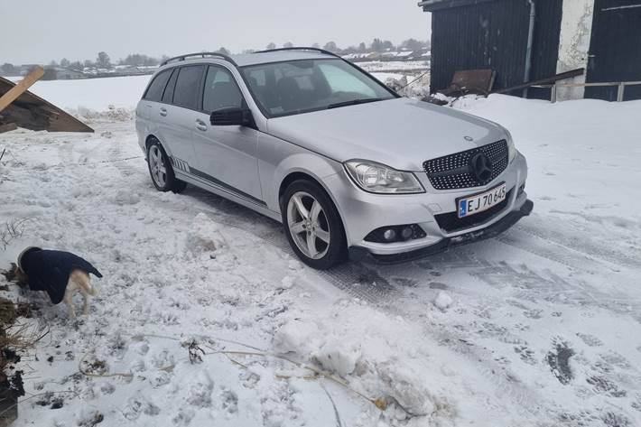 Sølv Mercedes C200 fra 2012