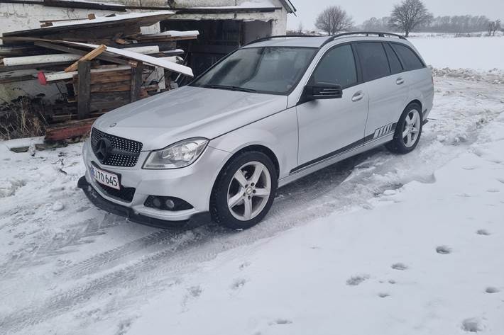 Sølv Mercedes C200 fra 2012