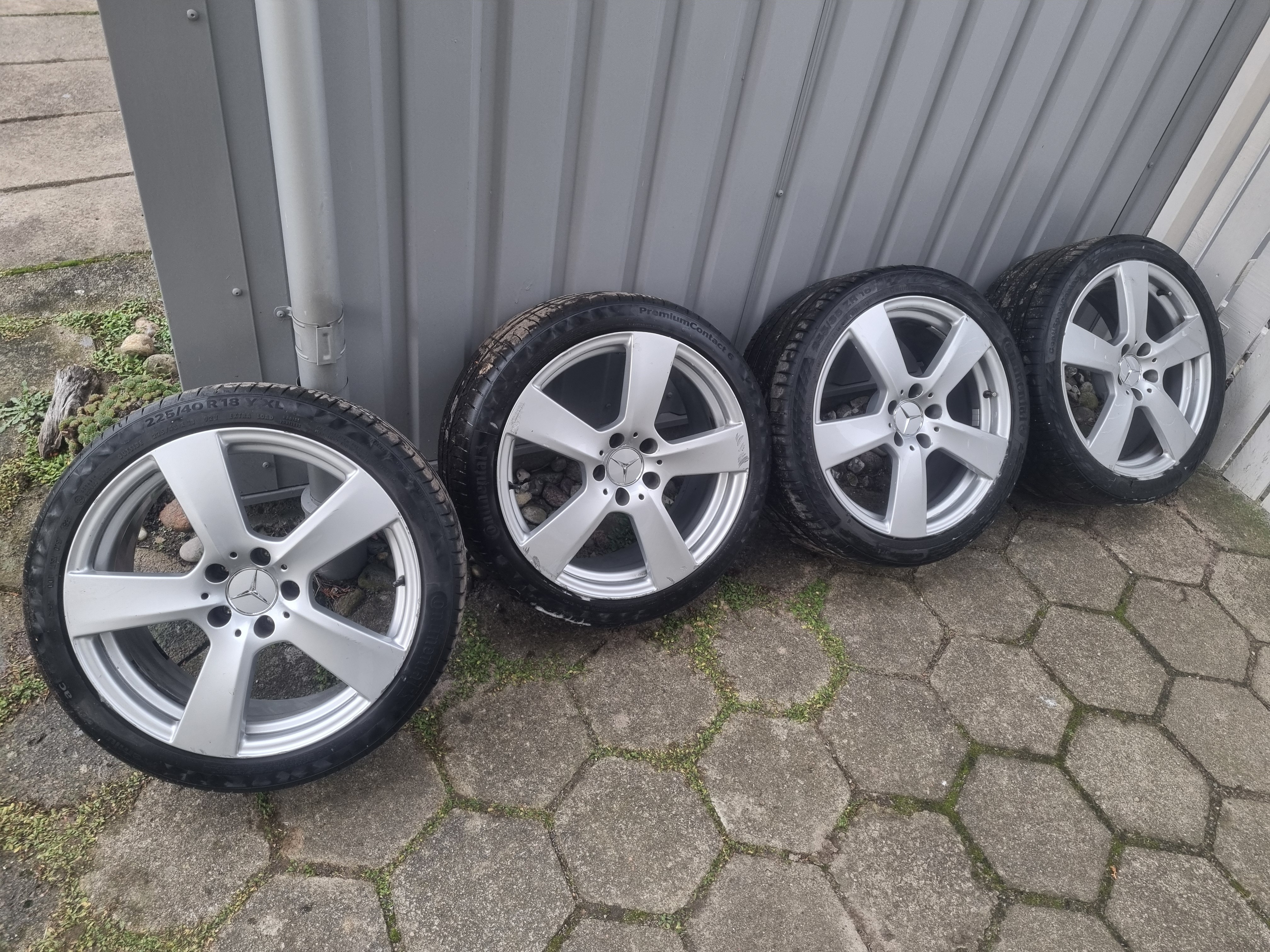 Sølv Mercedes C200 fra 2012