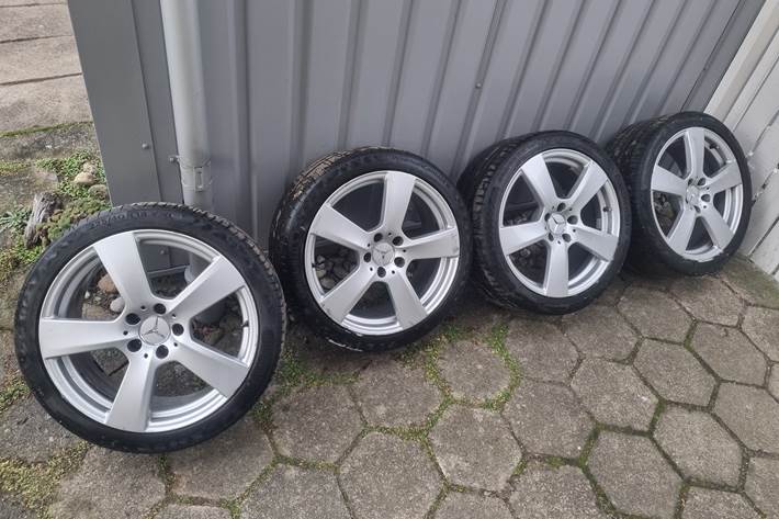 Sølv Mercedes C200 fra 2012