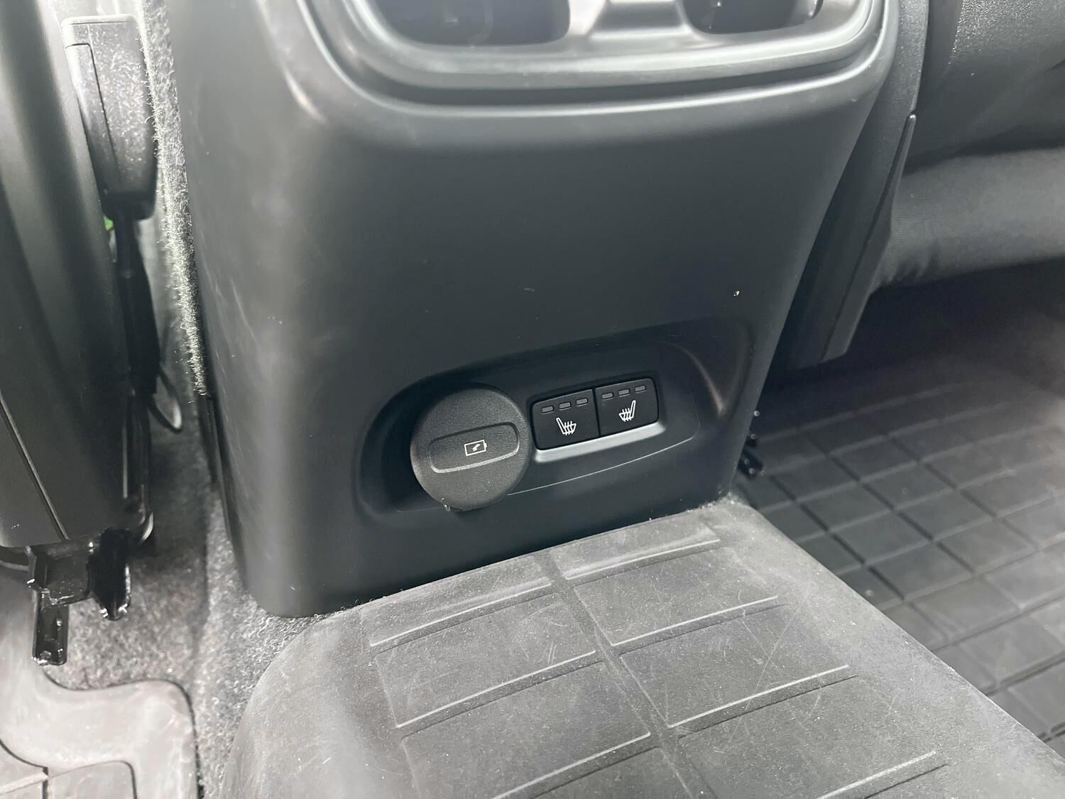 Grå Volvo EX40 fra 2025