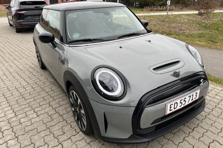 Grå Mini Cooper fra 2021