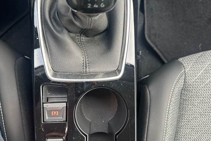 Sort Peugeot 208 fra 2025