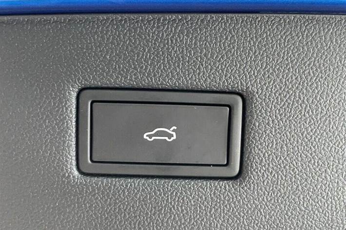 Blå Ford Capri fra 2025