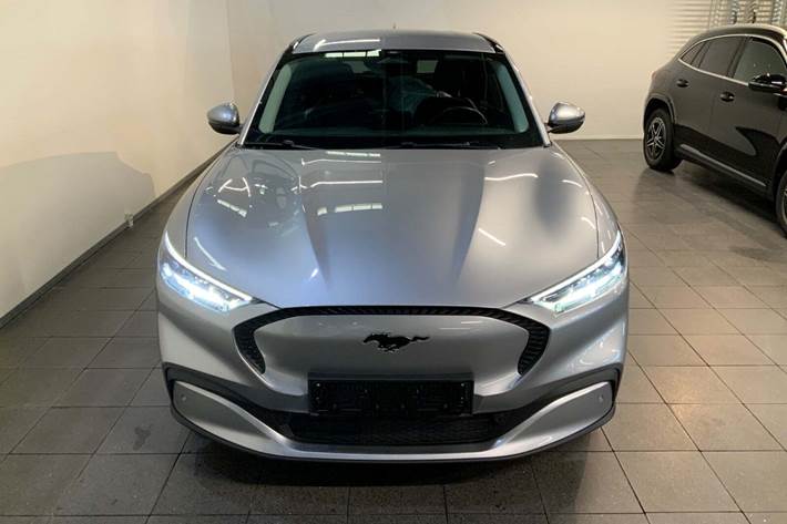 Sølv Ford Mustang Mach-E fra 2021