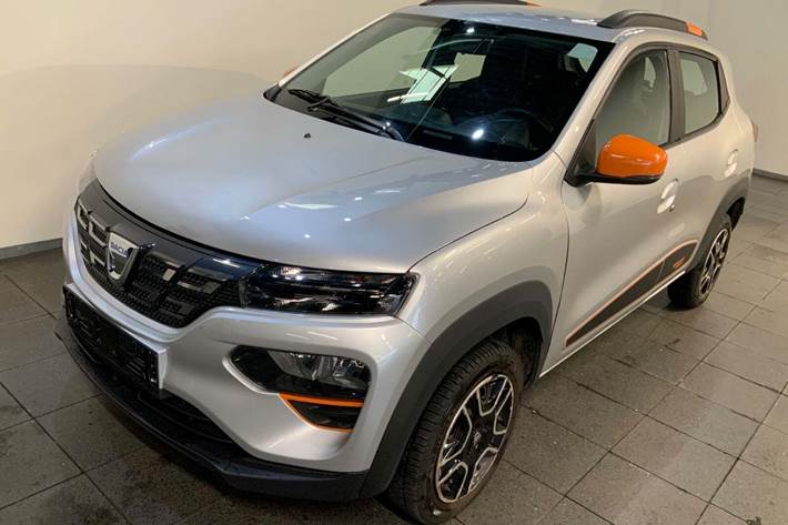 Sølv Dacia Spring fra 2022 set udefra