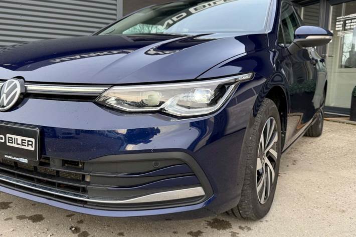 Blå VW Golf VIII fra 2021