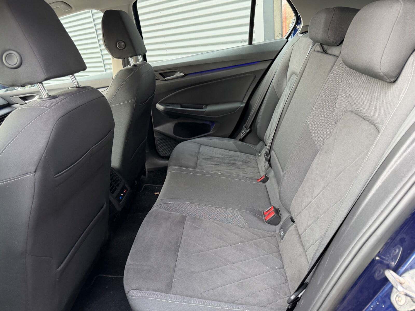 Blå VW Golf VIII fra 2021