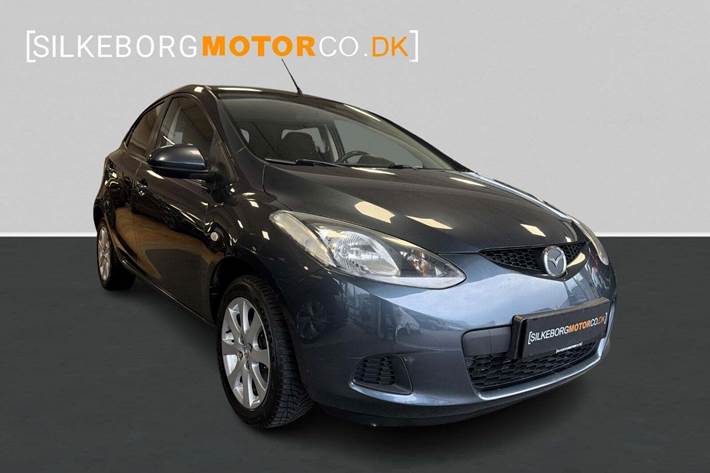 Grå Mazda 2 fra 2008