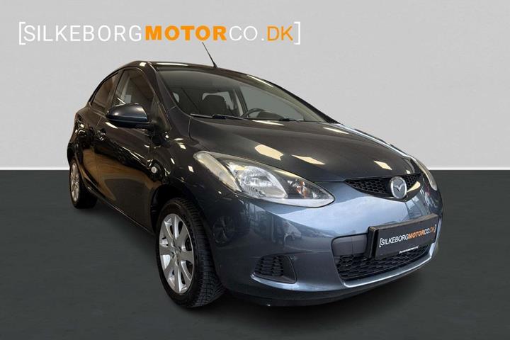 Grå Mazda 2 fra 2008