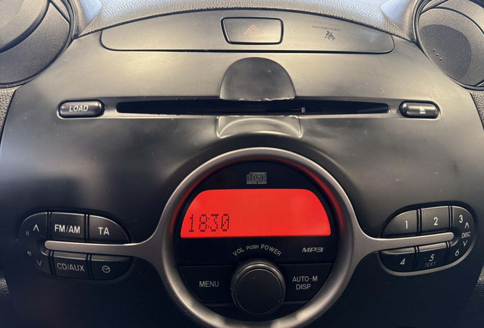 Grå Mazda 2 fra 2008
