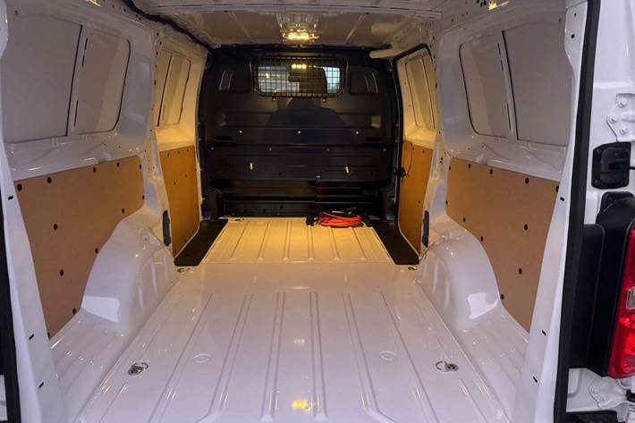 Hvid Toyota ProAce fra 2026