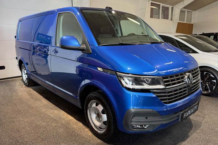 Blå VW Transporter fra 2021