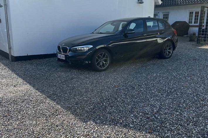 Sort BMW 118i fra 2018