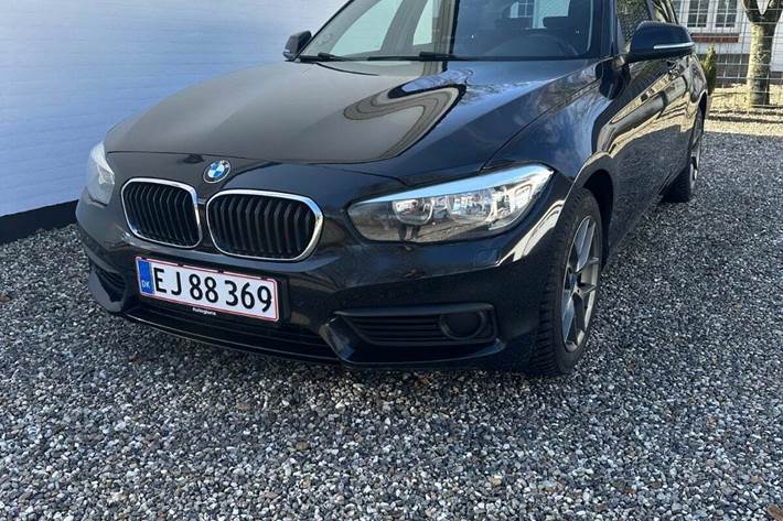Sort BMW 118i fra 2018