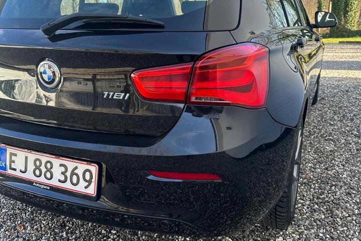 Sort BMW 118i fra 2018