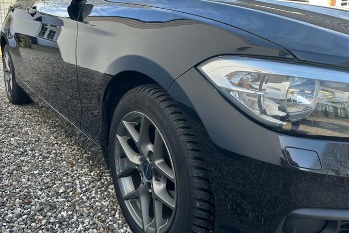 Sort BMW 118i fra 2018