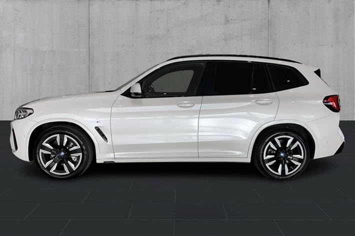 Hvid BMW iX3 fra 2023