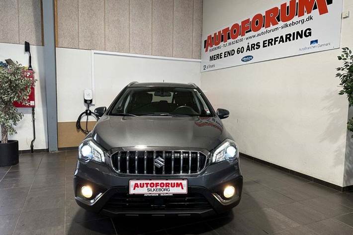 Grå Suzuki S-Cross fra 2019