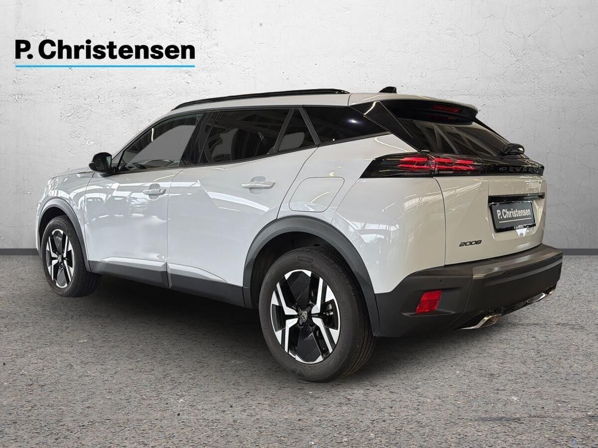 Hvid Peugeot 2008 fra 2023